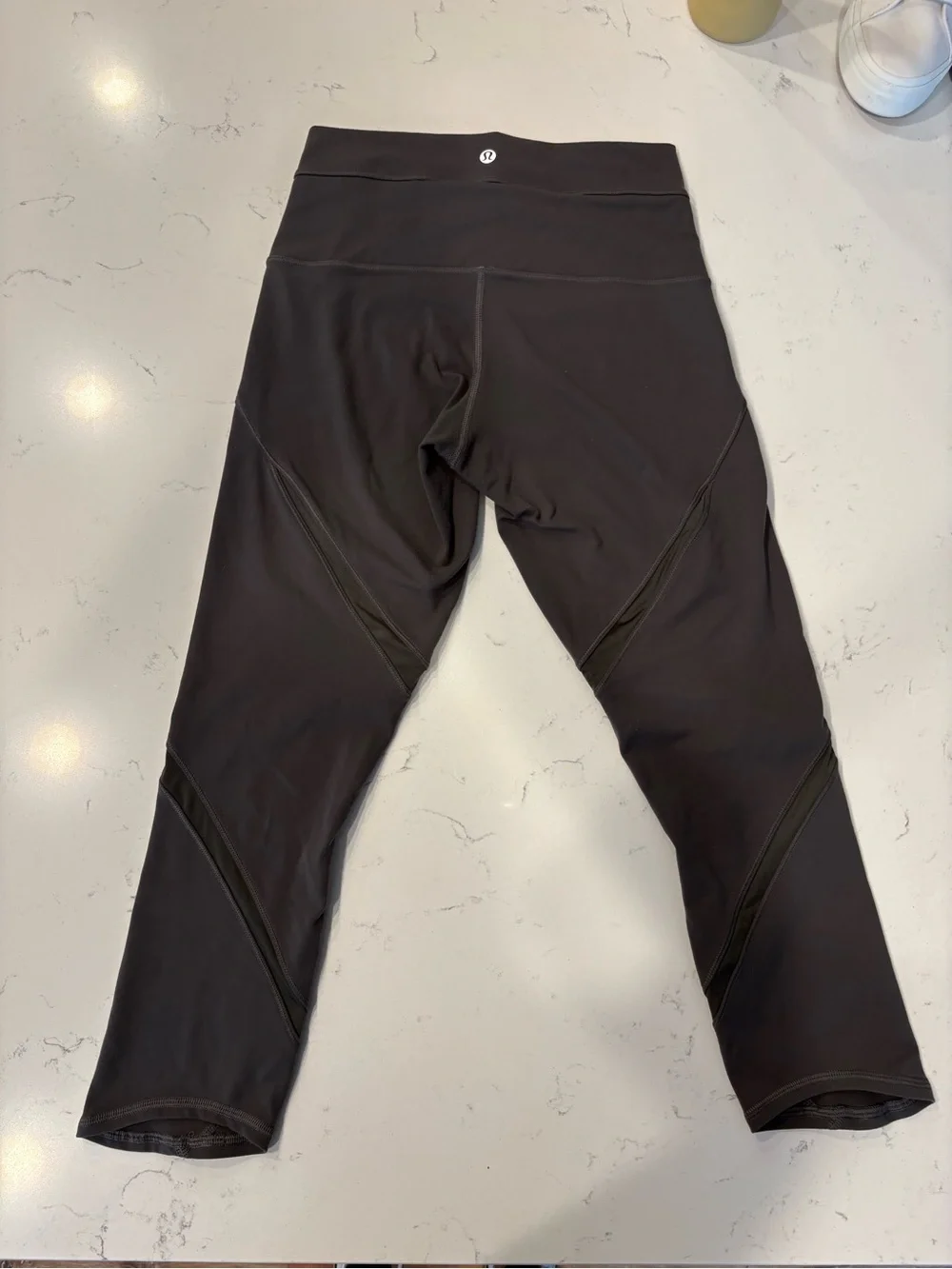 Lululemon Womens Dark Gray Performance Active Cropped Leggings. Size 6
